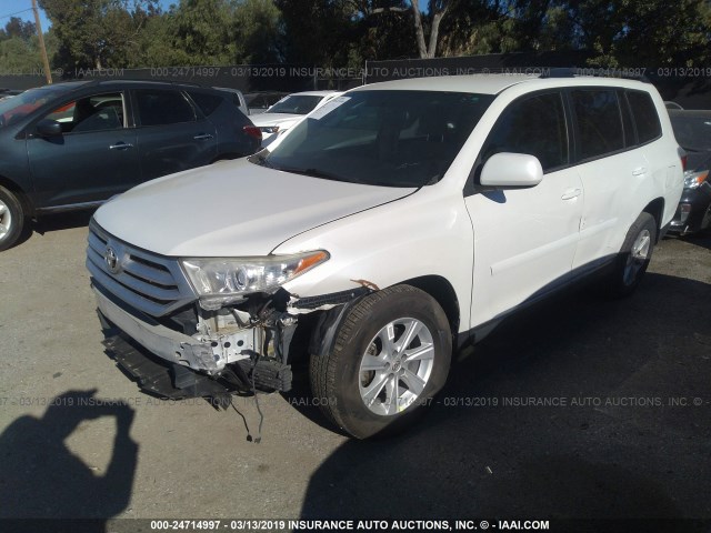 5TDZK3EH6BS043999 - 2011 TOYOTA HIGHLANDER SE WHITE photo 2