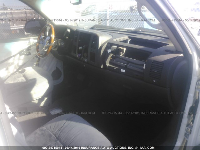 3GTEC23389G146721 - 2009 GMC SIERRA C1500 SLE WHITE photo 5