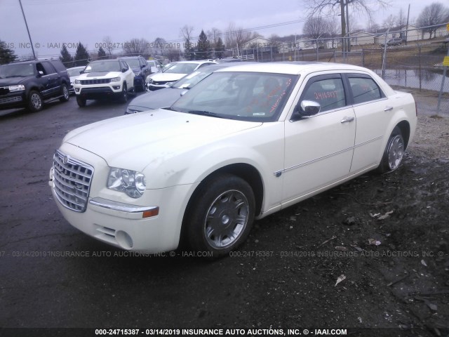 2C3KA63H46H192686 - 2006 CHRYSLER 300C WHITE photo 2