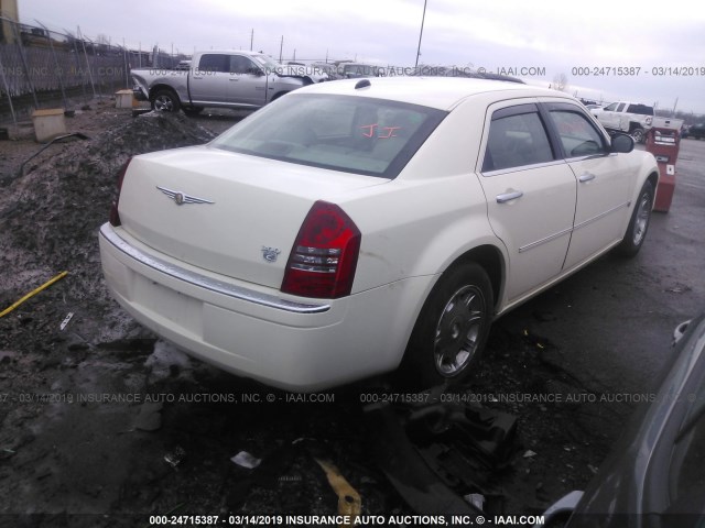 2C3KA63H46H192686 - 2006 CHRYSLER 300C WHITE photo 4