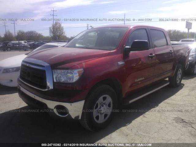 5TFEY5F18CX117056 - 2012 TOYOTA TUNDRA CREWMAX SR5 RED photo 2