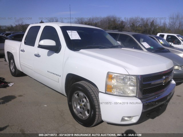 3GCEC13J48G288667 - 2008 CHEVROLET SILVERADO C1500 WHITE photo 1