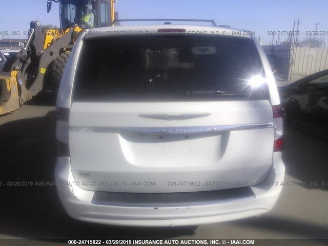 2C4RC1BG7DR744804 - 2013 CHRYSLER TOWN & COUNTRY  WHITE photo 9