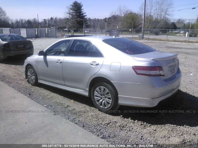 4T1BF3EKXBU624351 - 2011 TOYOTA CAMRY SE/LE/XLE SILVER photo 3