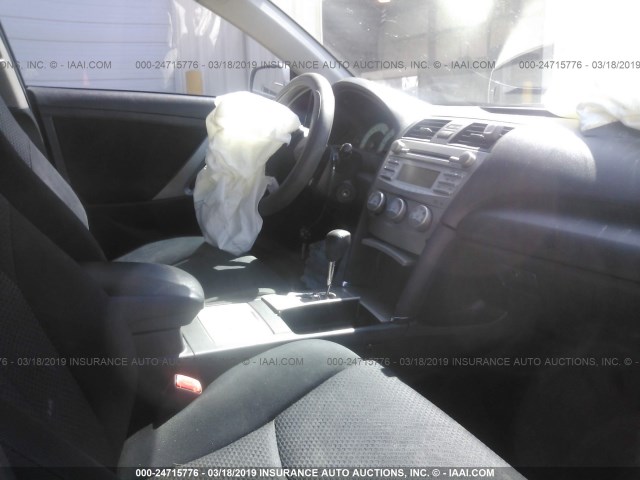 4T1BF3EKXBU624351 - 2011 TOYOTA CAMRY SE/LE/XLE SILVER photo 5