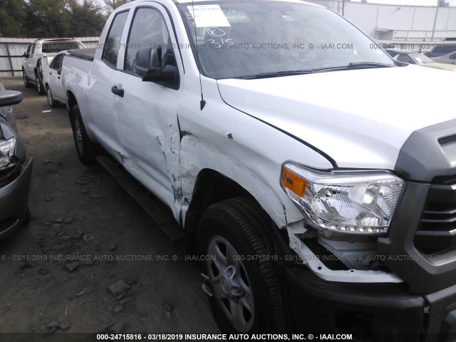 5TFRM5F16GX105720 - 2016 TOYOTA TUNDRA DOUBLE CAB SR/SR5 WHITE photo 6