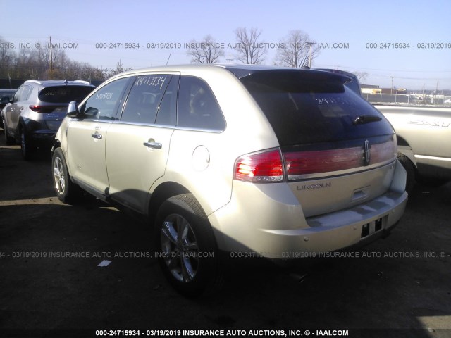 2LMDJ6JC5ABJ19947 - 2010 LINCOLN MKX GOLD photo 3