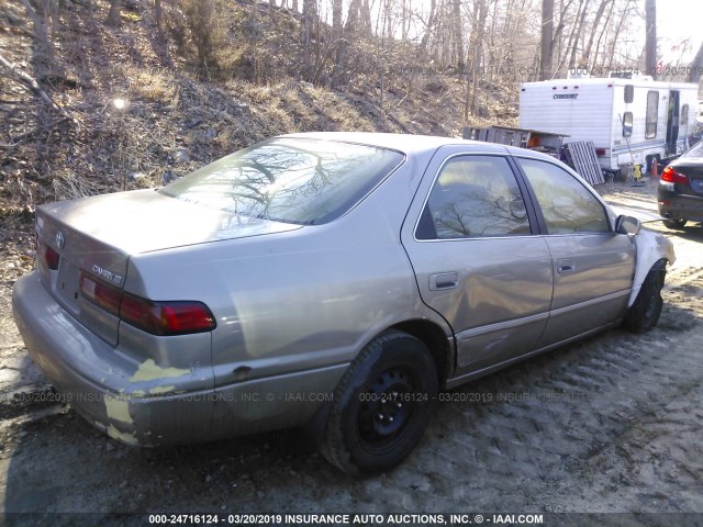 4T1BG22K2VU098295 - 1997 TOYOTA CAMRY CE/LE/XLE GOLD photo 4