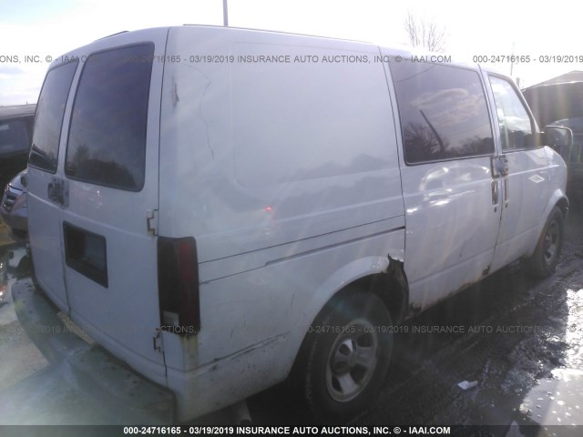 1GCDL19W11B151778 - 2001 CHEVROLET ASTRO WHITE photo 4