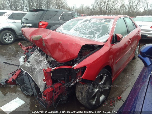 4T1BF1FK2CU635459 - 2012 TOYOTA CAMRY SE/LE/XLE RED photo 2