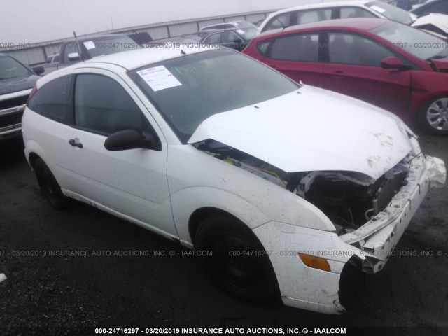 3FAFP31N95R134097 - 2005 FORD FOCUS ZX3 WHITE photo 1