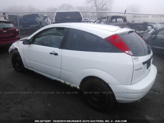 3FAFP31N95R134097 - 2005 FORD FOCUS ZX3 WHITE photo 3