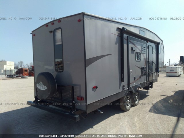 4X4FCKA2XGX122180 - 2016 CHEROKEE CHEROKEE FIFTH WHEEL  WHITE photo 4