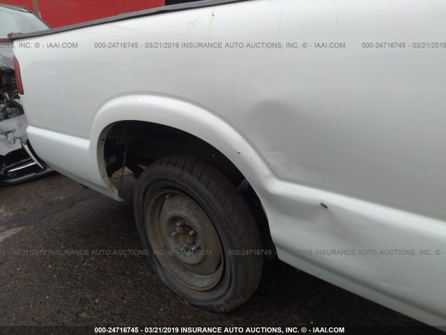 1GTCS14X7X8503220 - 1999 GMC SONOMA WHITE photo 6