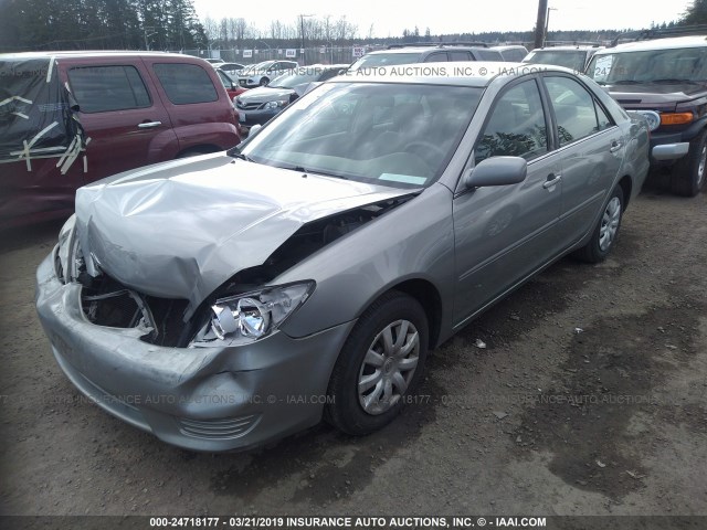 4T1BE30K45U623713 - 2005 TOYOTA CAMRY LE/XLE/SE SILVER photo 2