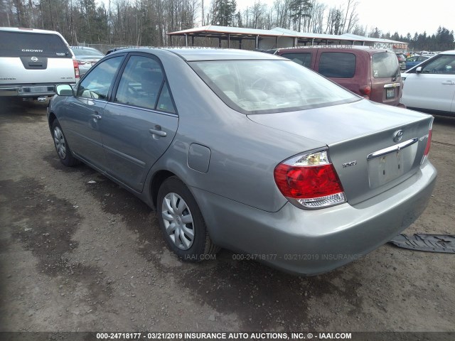 4T1BE30K45U623713 - 2005 TOYOTA CAMRY LE/XLE/SE SILVER photo 3