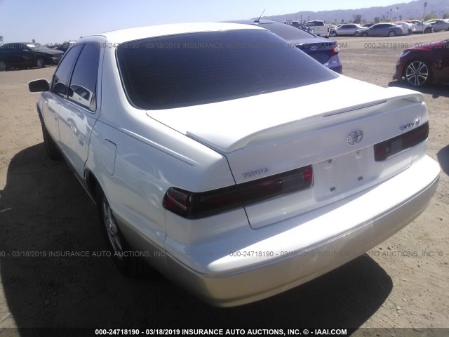 JT2BG22K9X0360062 - 1999 TOYOTA CAMRY LE/XLE 白色 照片 3