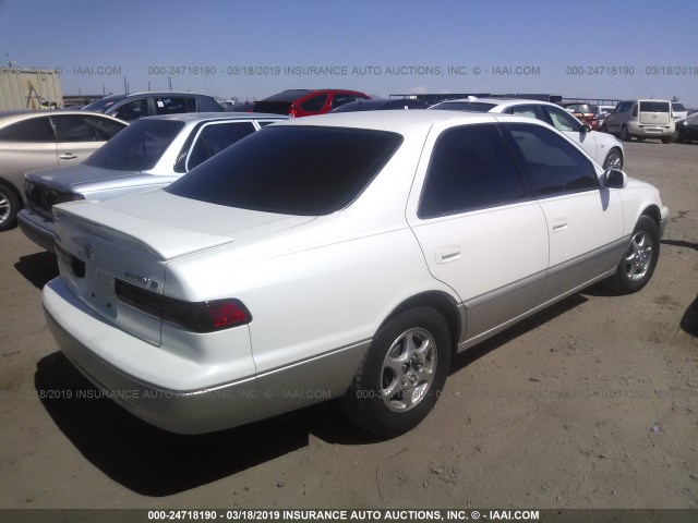 JT2BG22K9X0360062 - 1999 TOYOTA CAMRY LE/XLE 白色 照片 4