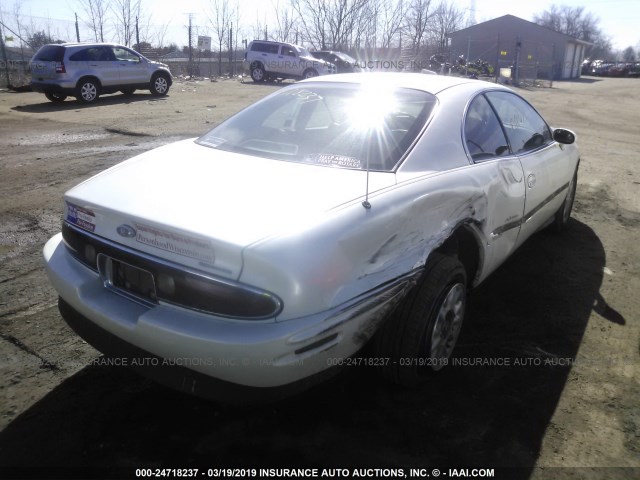 1G4GD221XT4701089 - 1996 BUICK RIVIERA WHITE photo 4