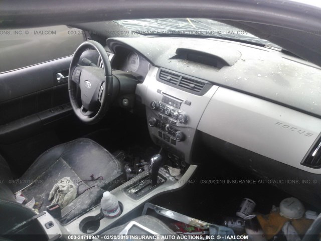 1FAHP36N39W188693 - 2009 FORD FOCUS SES SILVER photo 5