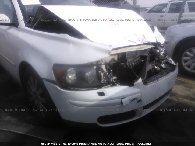 YV1MS382742021726 - 2004 VOLVO S40 2.4I WHITE photo 6