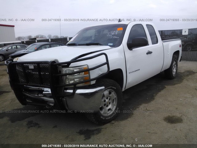 1GCRKSE70DZ384253 - 2013 CHEVROLET SILVERADO K1500 LT WHITE photo 2