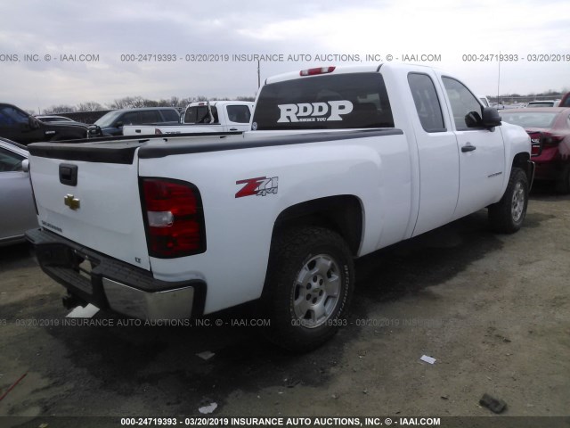 1GCRKSE70DZ384253 - 2013 CHEVROLET SILVERADO K1500 LT WHITE photo 4