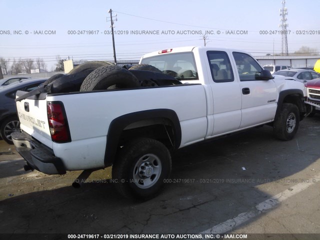 1GCHC29U16E129274 - 2006 CHEVROLET SILVERADO C2500 HEAVY DUTY WHITE photo 4