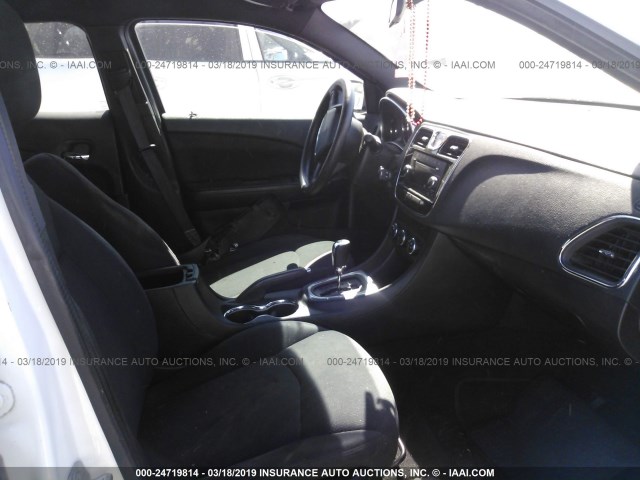 1C3CCBAB3DN670672 - 2013 CHRYSLER 200 LX WHITE photo 5