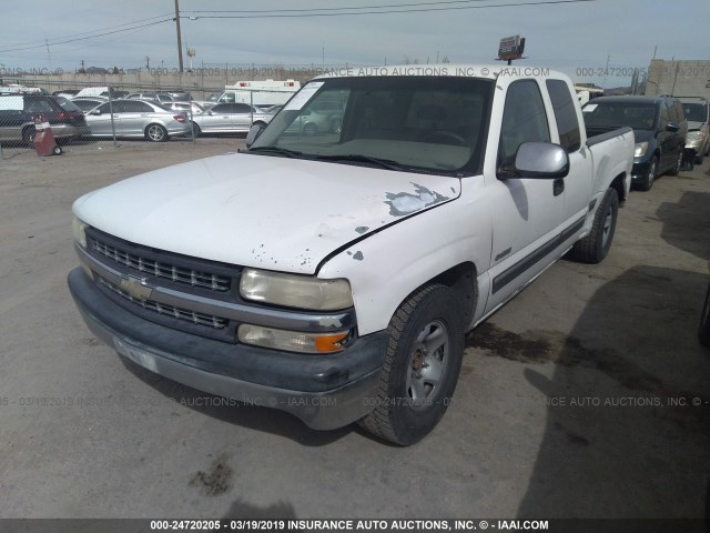 2GCEC19T811216152 - 2001 CHEVROLET SILVERADO C1500 WHITE photo 2