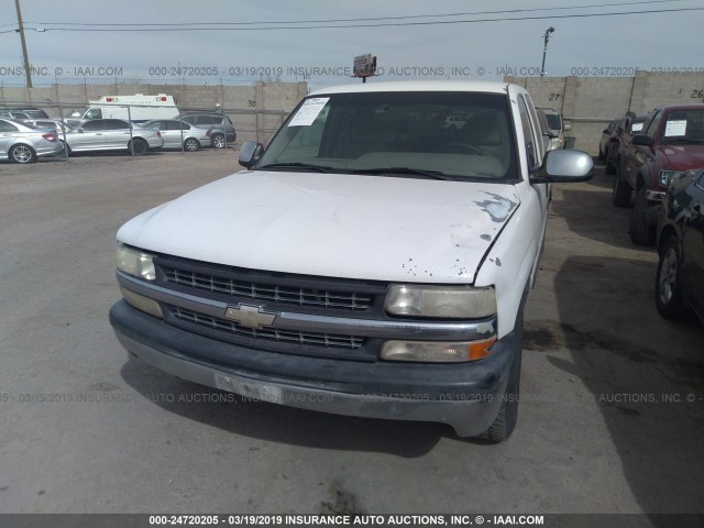 2GCEC19T811216152 - 2001 CHEVROLET SILVERADO C1500 WHITE photo 6