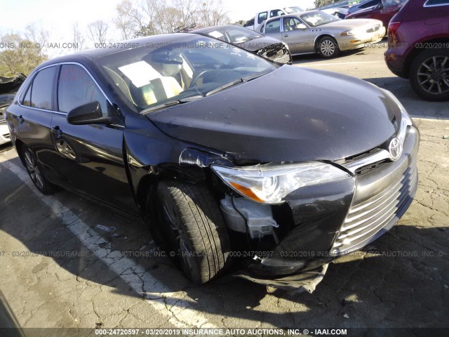 4T1BF1FK7HU703195 - 2017 TOYOTA CAMRY LE/XLE/SE/XSE GRAY photo 1