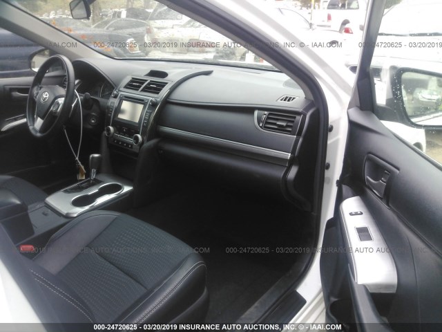 4T1BF1FK8EU358366 - 2014 TOYOTA CAMRY L/SE/LE/XLE 白色 照片 5