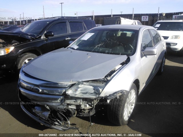 3FADP0L30AR425387 - 2010 FORD FUSION HYBRID SILVER photo 2