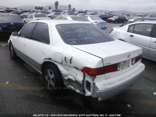 JT2BG22K510549718 - 2001 TOYOTA CAMRY CE/LE/XLE WHITE photo 3