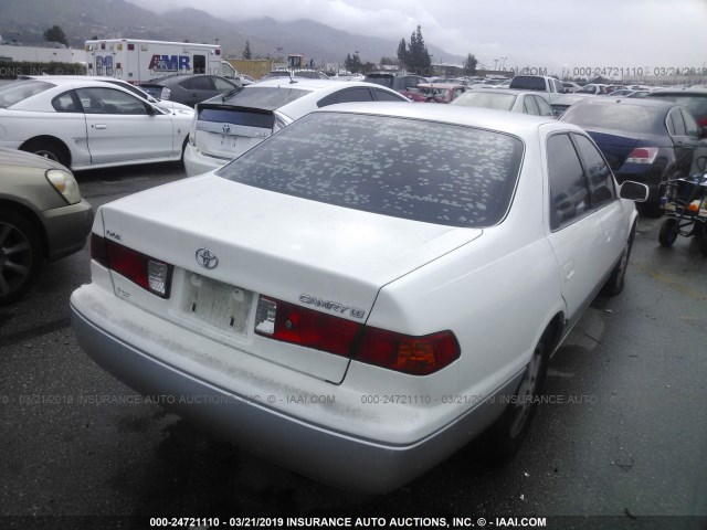 JT2BG22K510549718 - 2001 TOYOTA CAMRY CE/LE/XLE WHITE photo 4