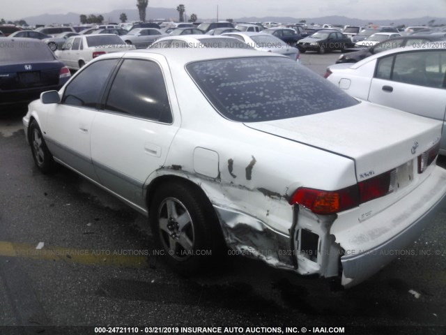 JT2BG22K510549718 - 2001 TOYOTA CAMRY CE/LE/XLE WHITE photo 6