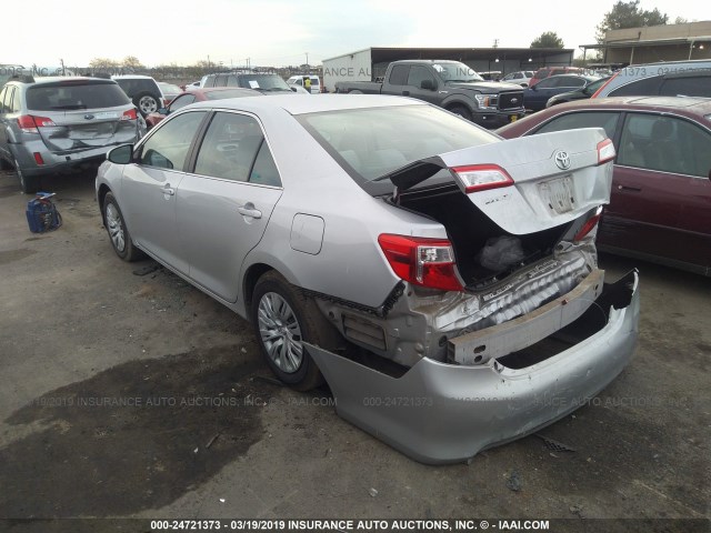 4T1BF1FKXCU041945 - 2012 TOYOTA CAMRY SE/LE/XLE SILVER photo 3