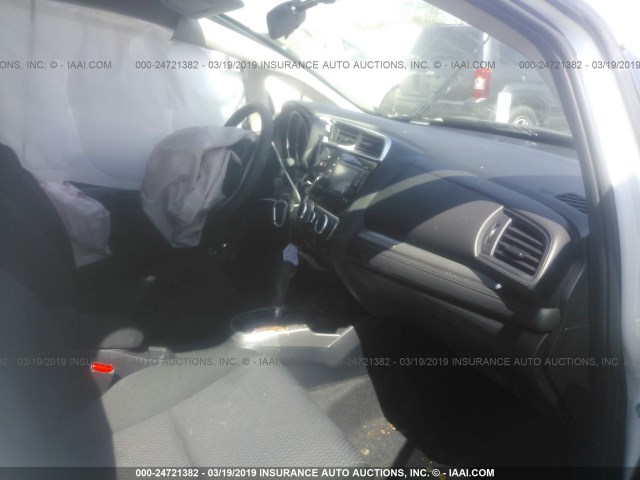 3HGGK5H46KM705979 - 2019 HONDA FIT LX WHITE photo 5