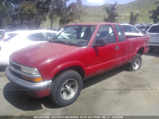 1GCCS19X2W8134032 - 1998 CHEVROLET S TRUCK S10 RED photo 2