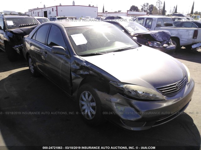 4T1BE32K05U506143 - 2005 TOYOTA CAMRY LE/XLE/SE GRAY photo 1