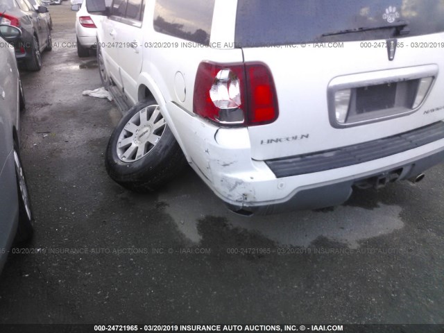 5LMFU28R33LJ08623 - 2003 LINCOLN NAVIGATOR 白色 照片 6