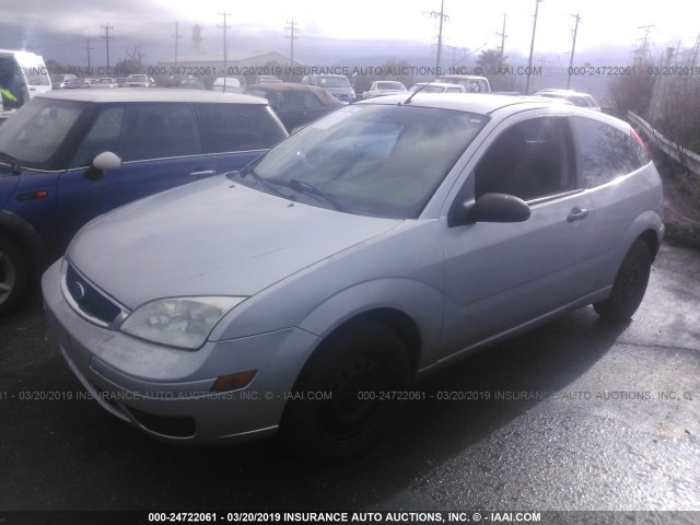 1FAFP31N27W278722 - 2007 FORD FOCUS ZX3/S/SE/SES SILVER photo 2