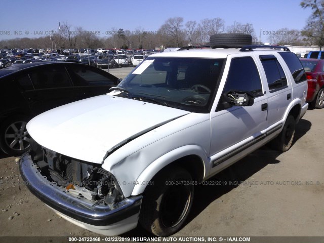 1GNCS13W0YK113175 - 2000 CHEVROLET BLAZER WHITE photo 2