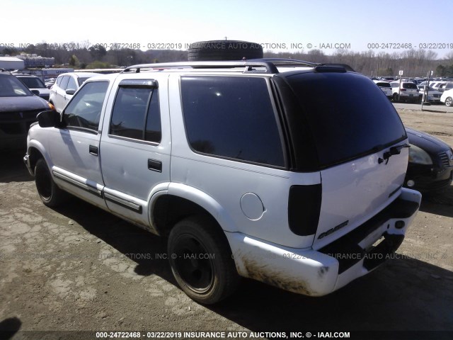 1GNCS13W0YK113175 - 2000 CHEVROLET BLAZER WHITE photo 3