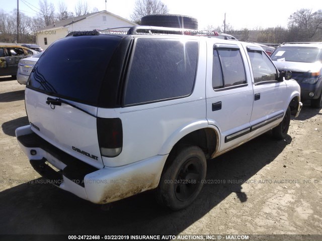 1GNCS13W0YK113175 - 2000 CHEVROLET BLAZER WHITE photo 4