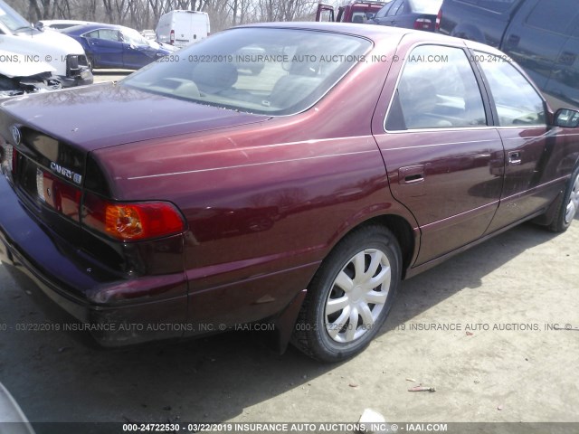 4T1BG22K11U054735 - 2001 TOYOTA CAMRY CE/LE/XLE RED photo 4