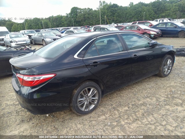 4T1BF1FK1HU306730 - 2017 TOYOTA CAMRY LE/XLE/SE/XSE BLACK photo 4