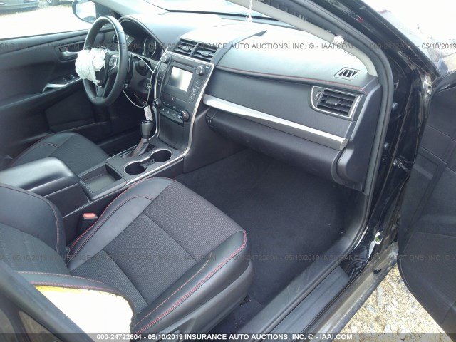 4T1BF1FK1HU306730 - 2017 TOYOTA CAMRY LE/XLE/SE/XSE BLACK photo 5