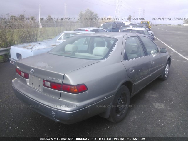 4T1BG22K2VU137287 - 1997 TOYOTA CAMRY CE/LE/XLE BROWN photo 4